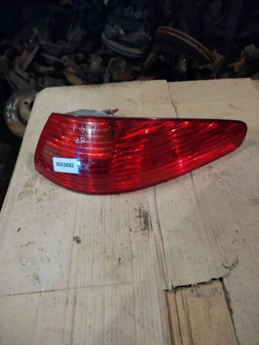 Фонарь задний правый Peugeot 607 1 поколение