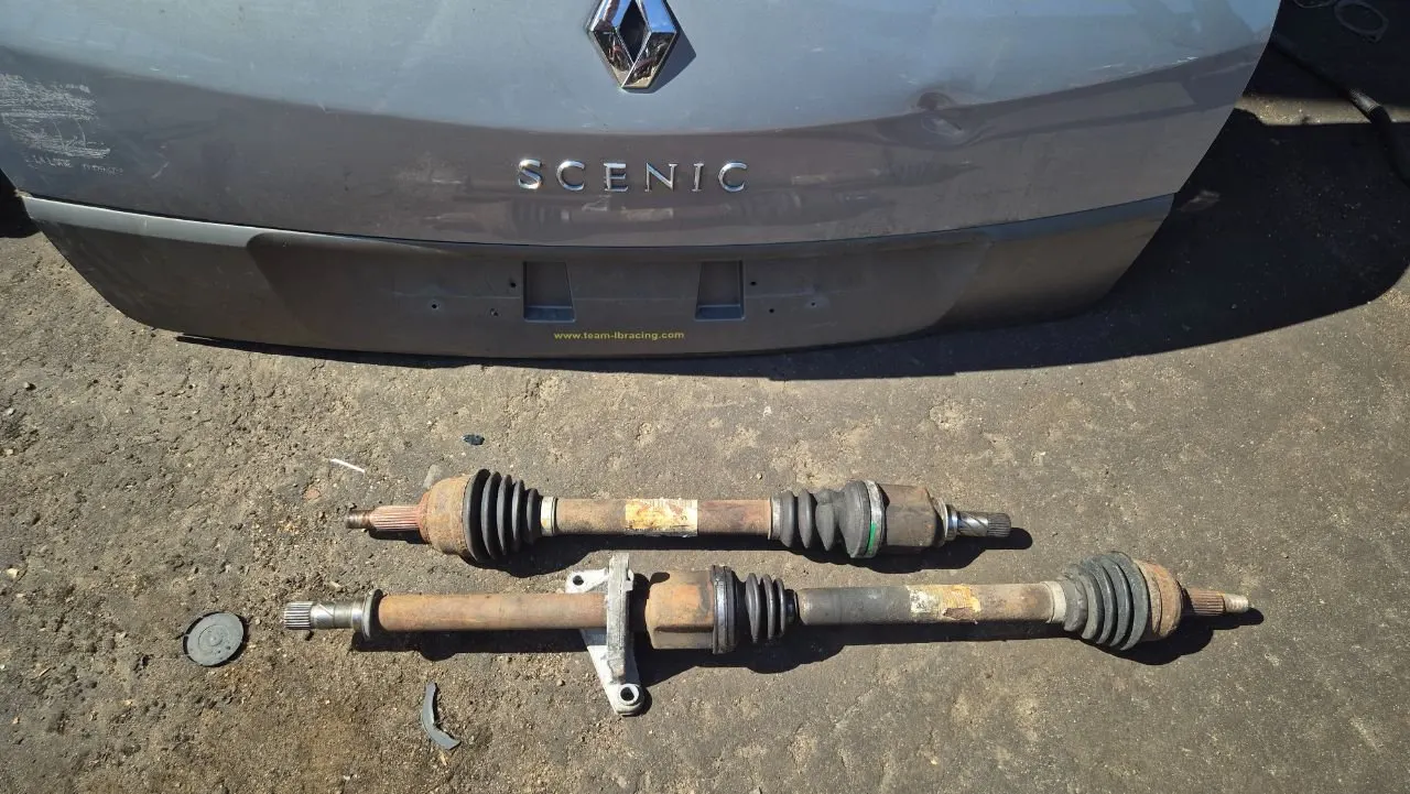 Полуось передняя правая (приводной вал, ШРУС) Renault Scenic 2 поколение