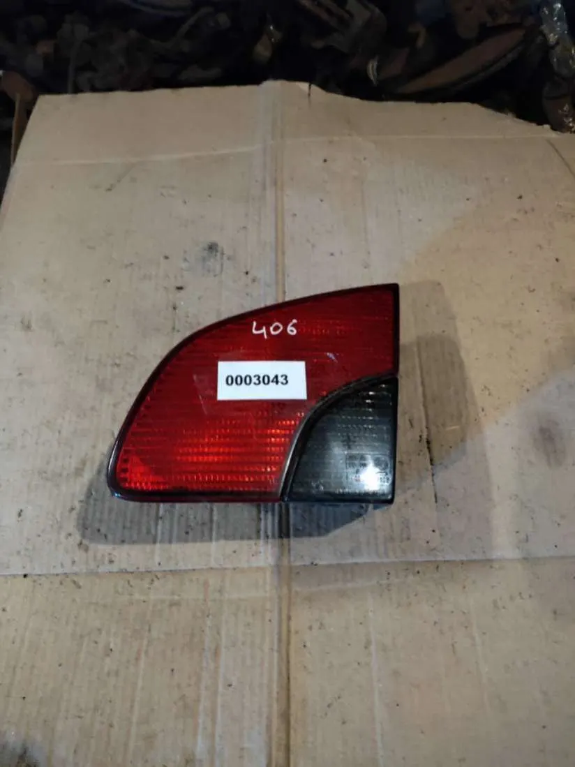Фонарь крышки багажника правый Peugeot 406 1 поколение