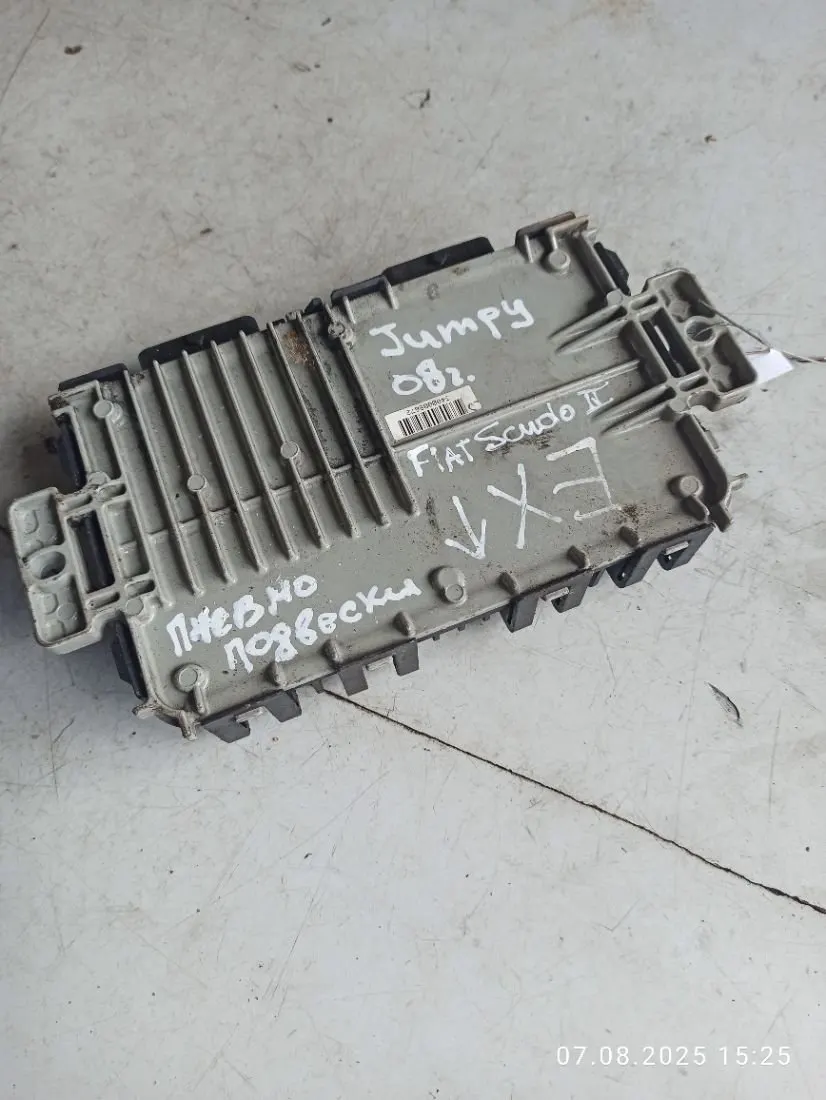 блок управления пневмоподвеской Fiat Scudo 2 поколение 4461580040