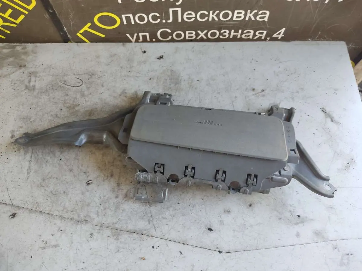 подушка безопасности коленная водителя Toyota Sienna 3 поколение