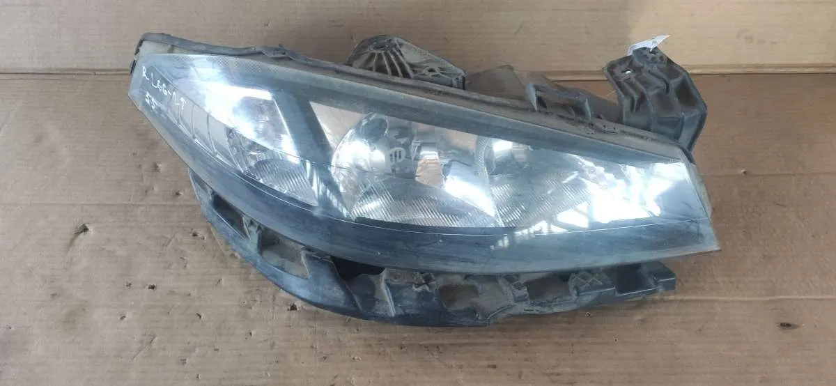 Фара передняя правая Renault Laguna 2 поколение