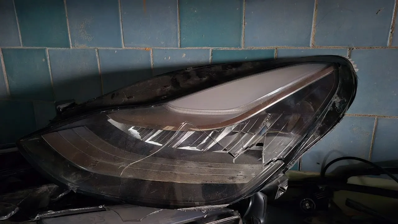 Фара передняя левая Tesla Model 3 1 поколение