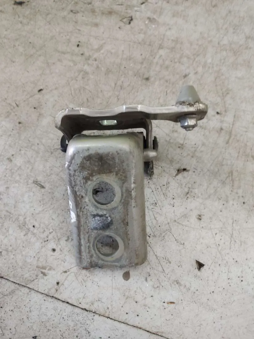 Петля двери передней правой Peugeot 308 T7 Артикул IMP-260602-11567