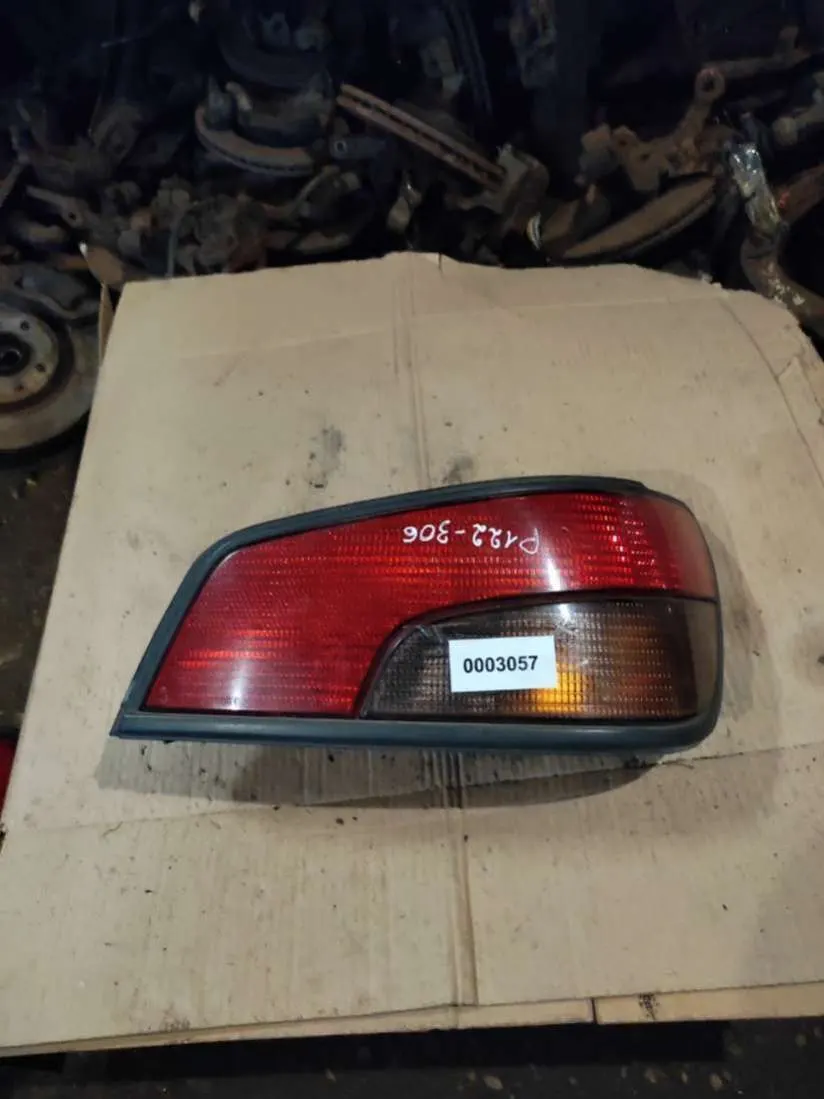 Фонарь задний правый Peugeot 306 1 поколение