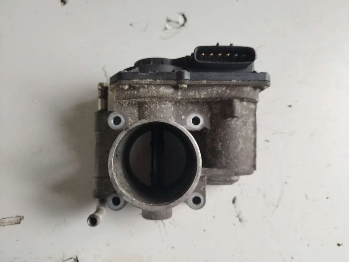 дроссельная заслонка Mazda 5 1 поколение RF7J136BOC
