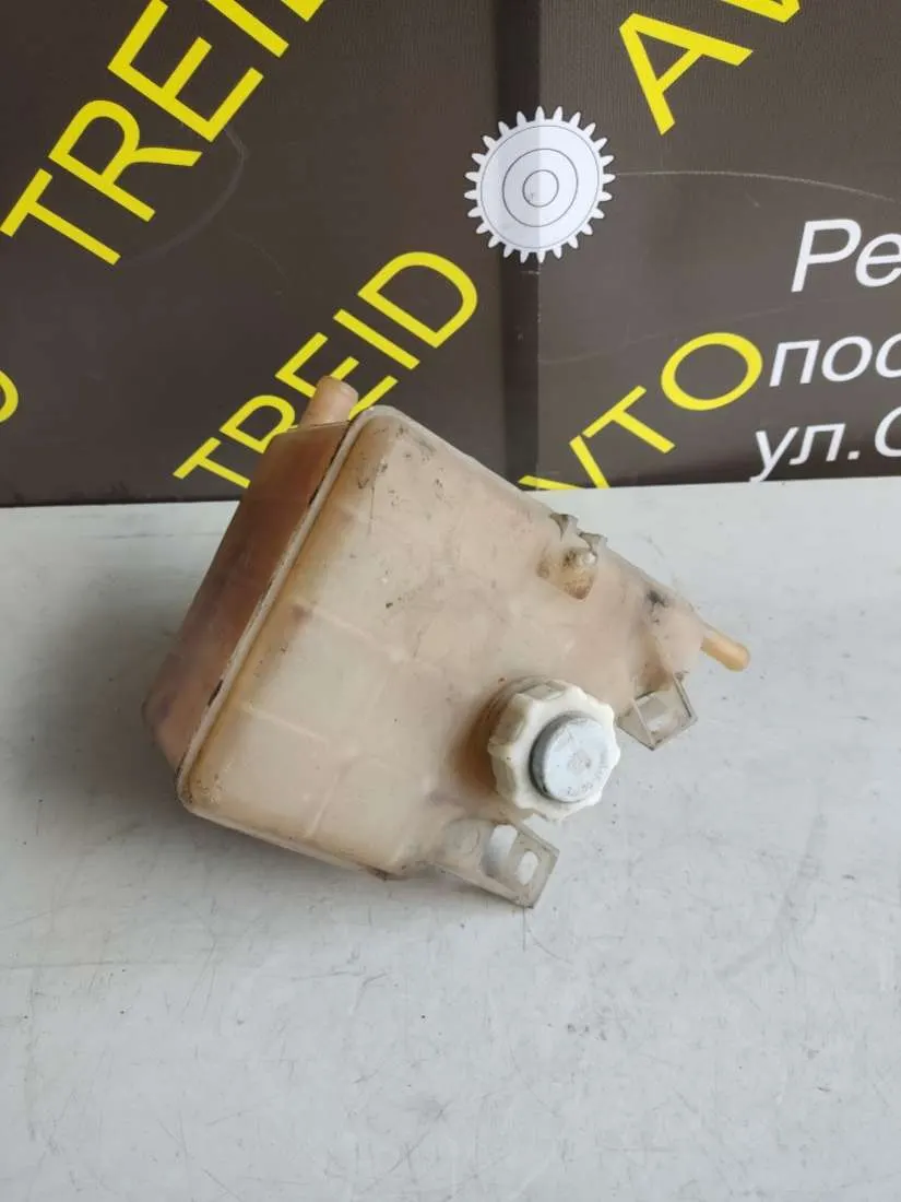 Расширительный бачок Renault Laguna 1 поколение 7700823704