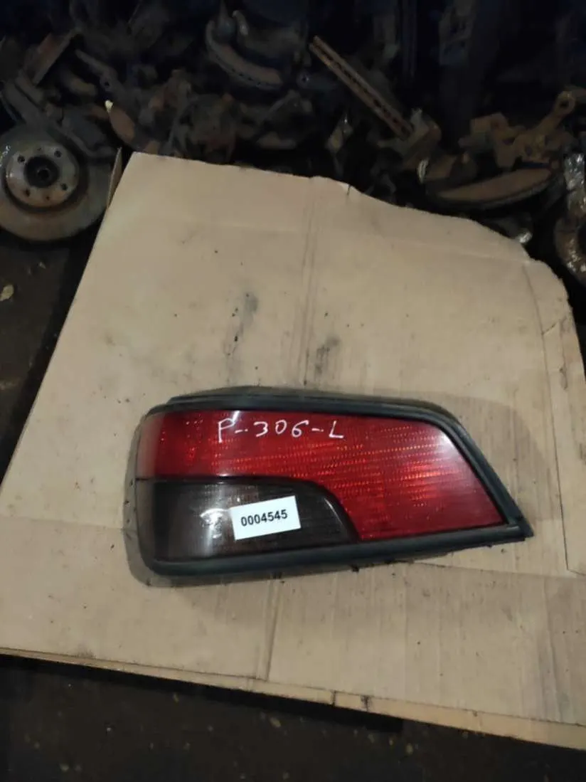 Фонарь задний левый Peugeot 306 1 поколение [рестайлинг]