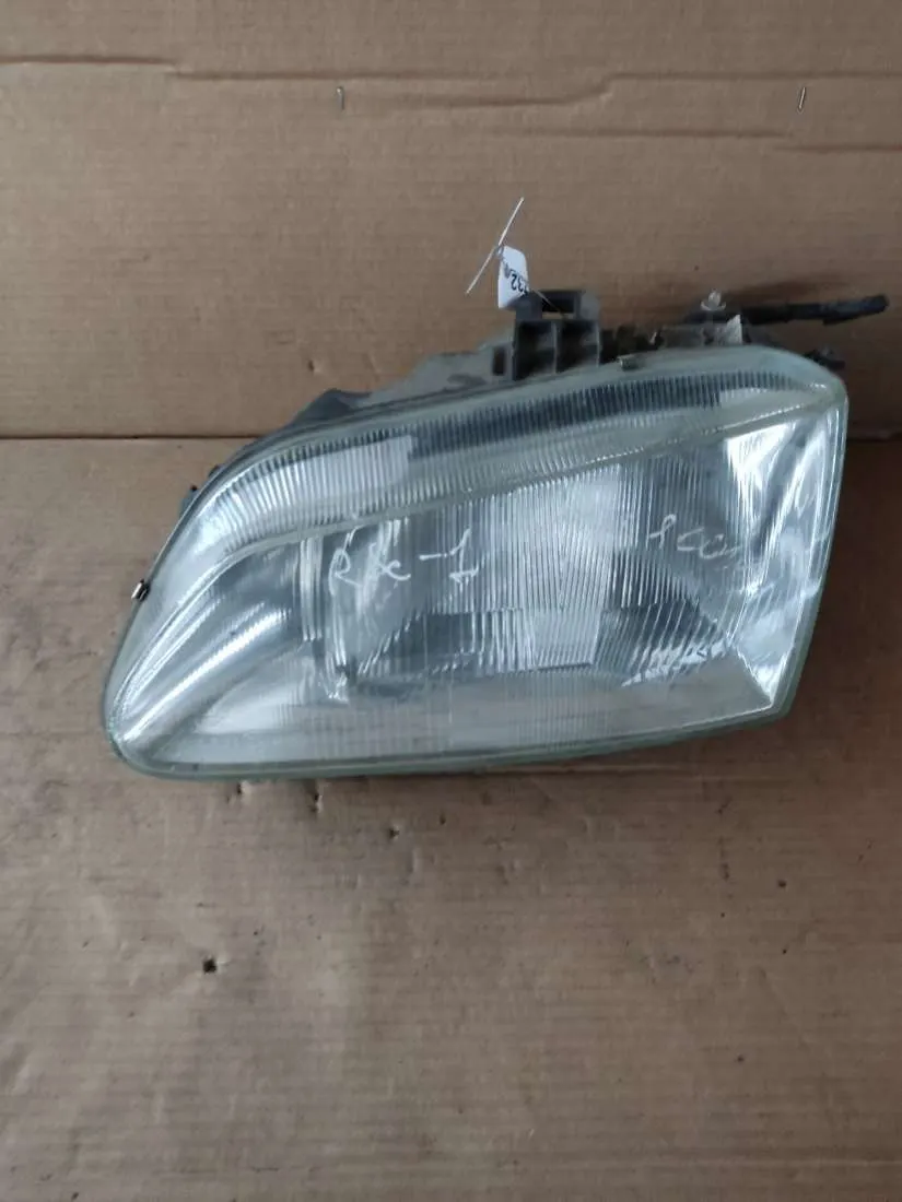 Фара передняя левая Renault Scenic 1 поколение