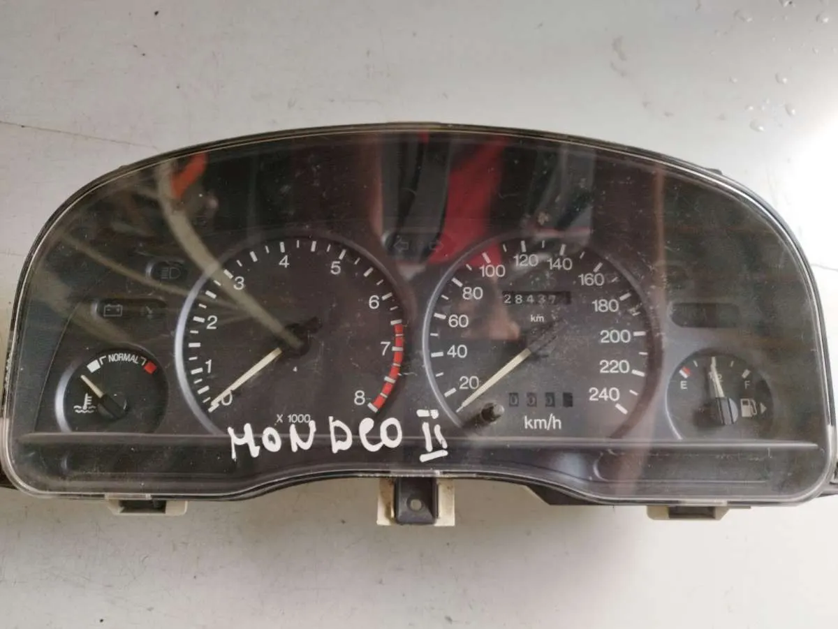Щиток приборов (приборная панель) Ford Mondeo 1 поколение