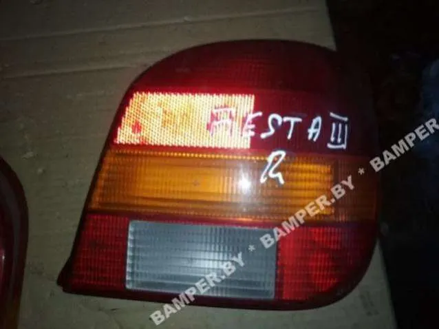 Фонарь задний правый Ford Fiesta 3 поколение