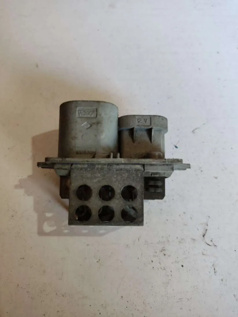 разъем на сопротивление печки Renault Scenic 1 поколение 651920n