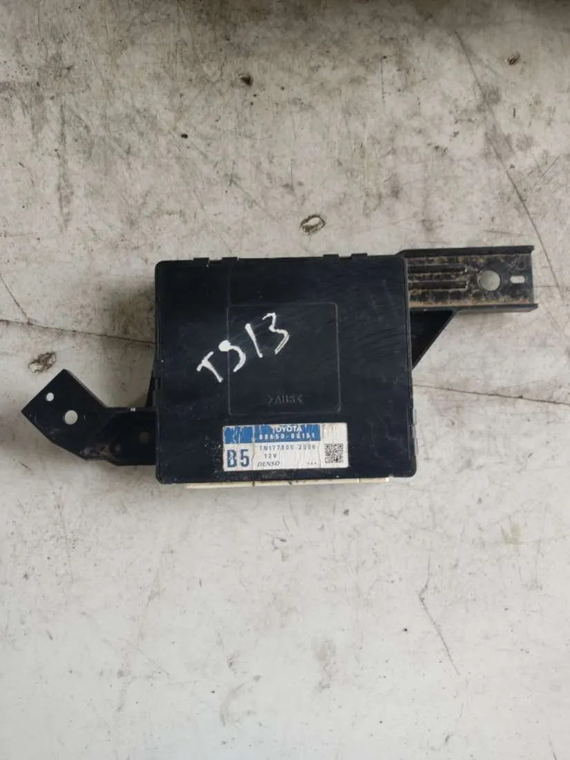 Блок управления кондиционера Toyota Sienna 3 поколение 88650-08151