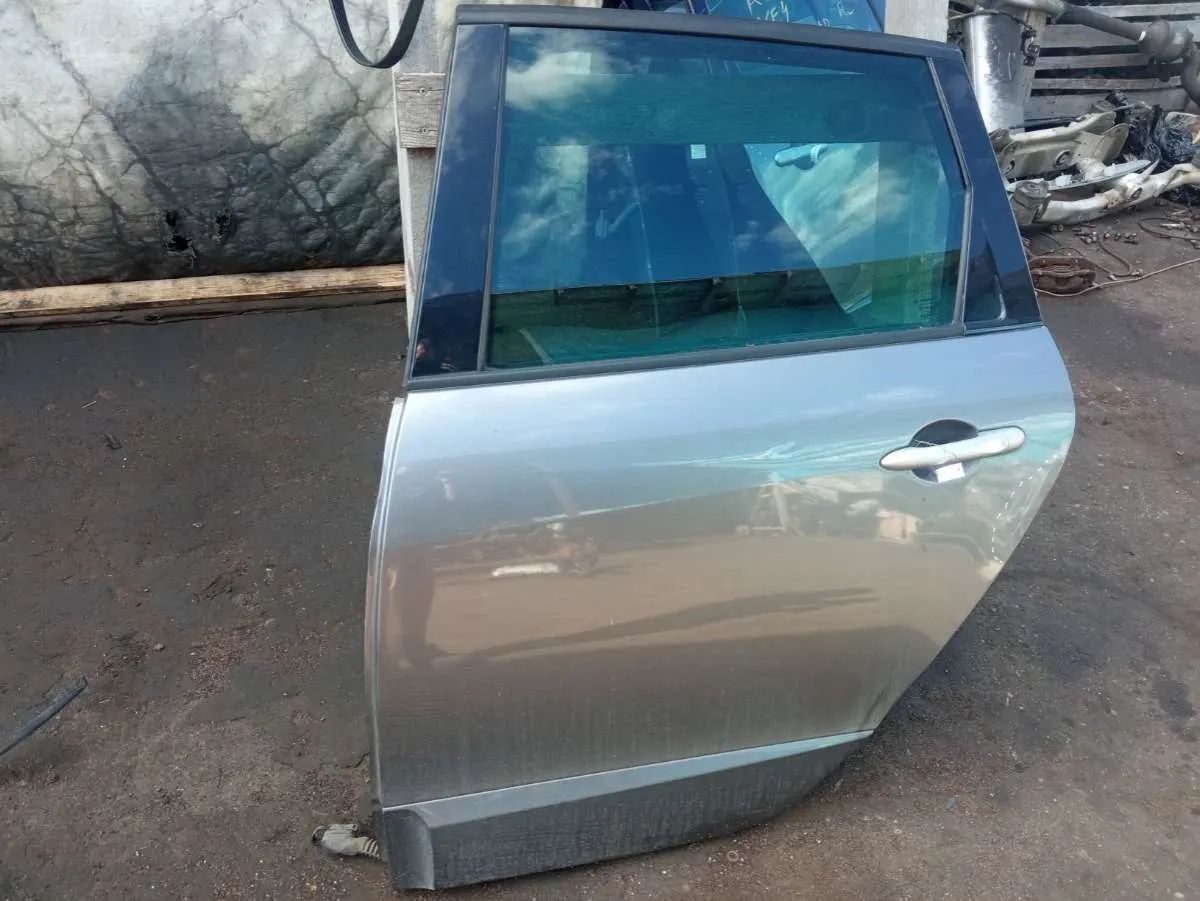 Дверь задняя левая Renault Scenic 3 поколение