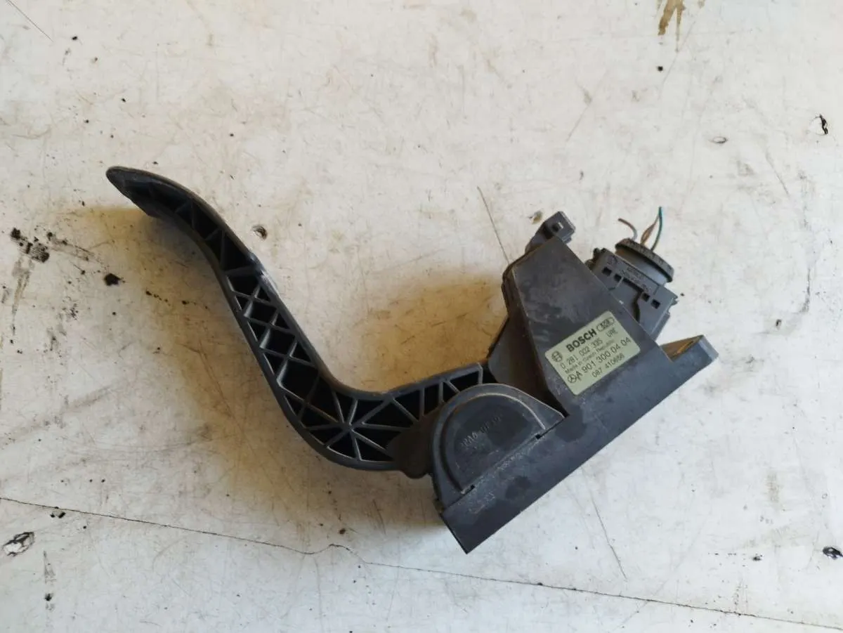 педаль газа Mercedes-Benz Vito W638 A9013000404