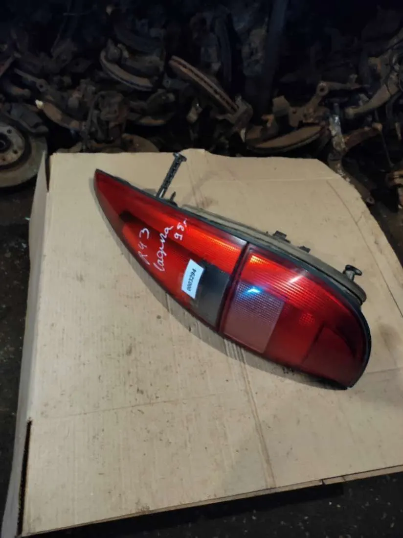 Фонарь задний правый Renault Laguna 1 поколение