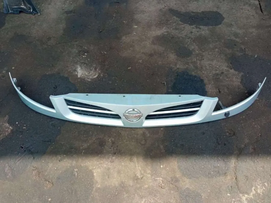 решетка радиатора Nissan Kubistar 1 поколение