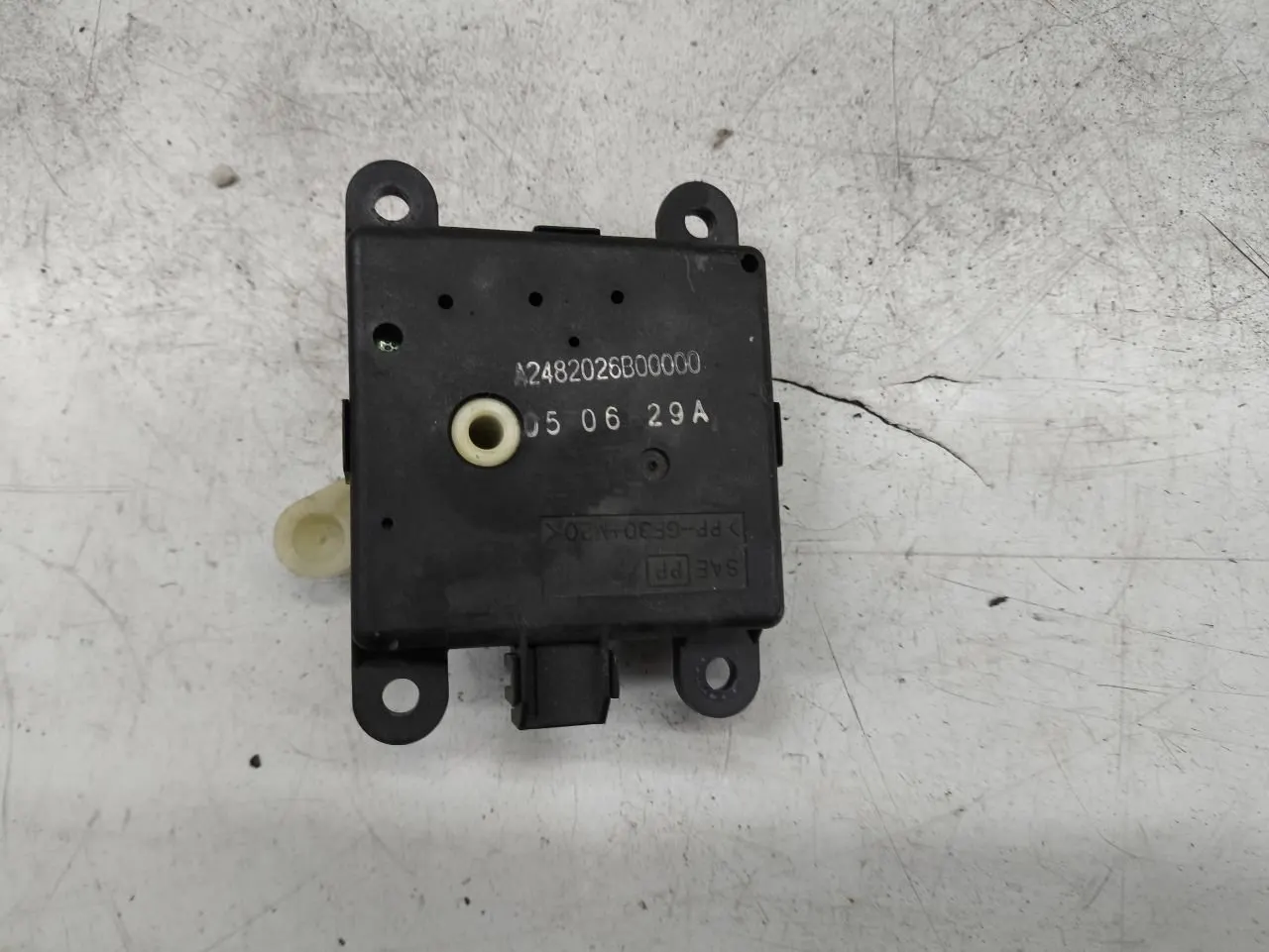 моторчик заслонки печки SsangYong Kyron 1 поколение A2482026b00000