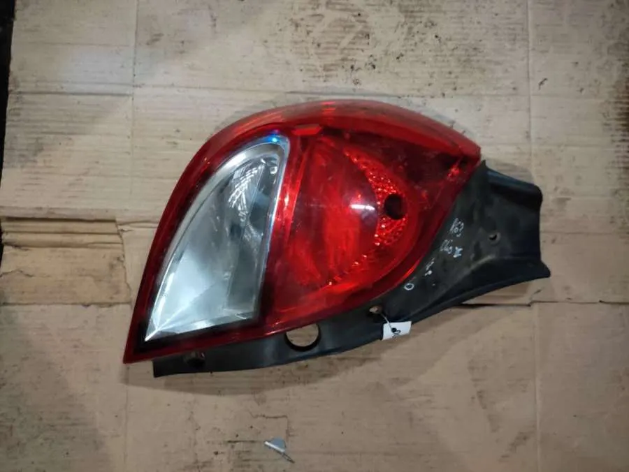 Фонарь задний левый Renault Clio 3 поколение