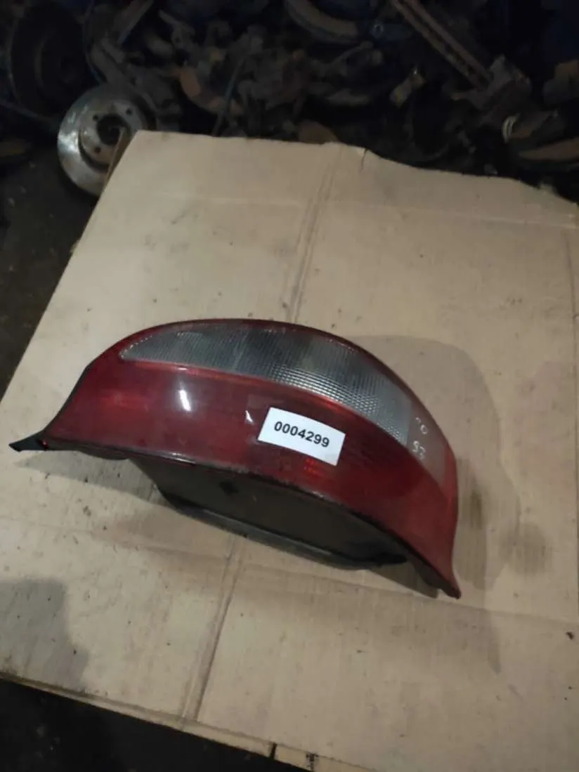 Фонарь задний правый Citroen Saxo 1 поколение