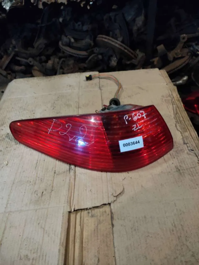 Фонарь задний левый Peugeot 607 1 поколение