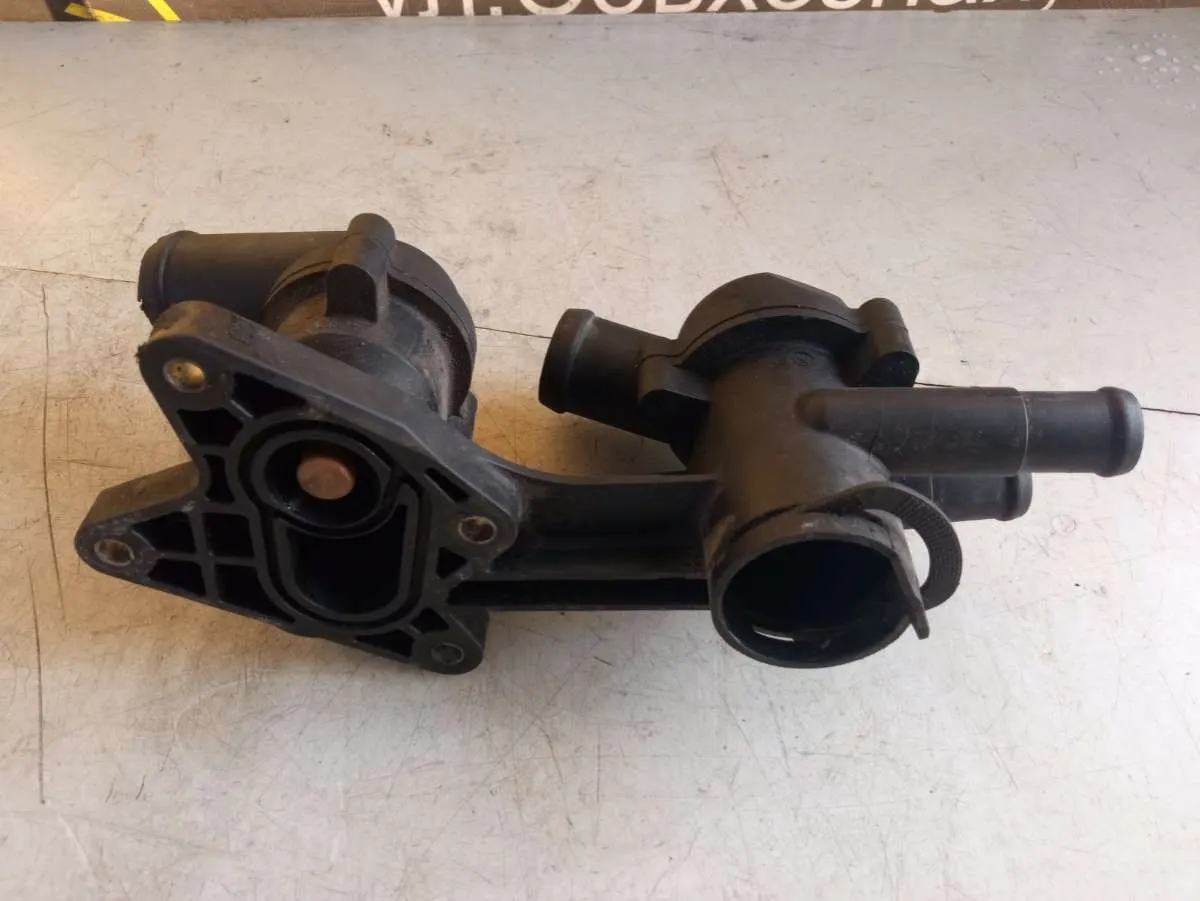 корпус термостата Volkswagen Touran 1 поколение 03C121121D