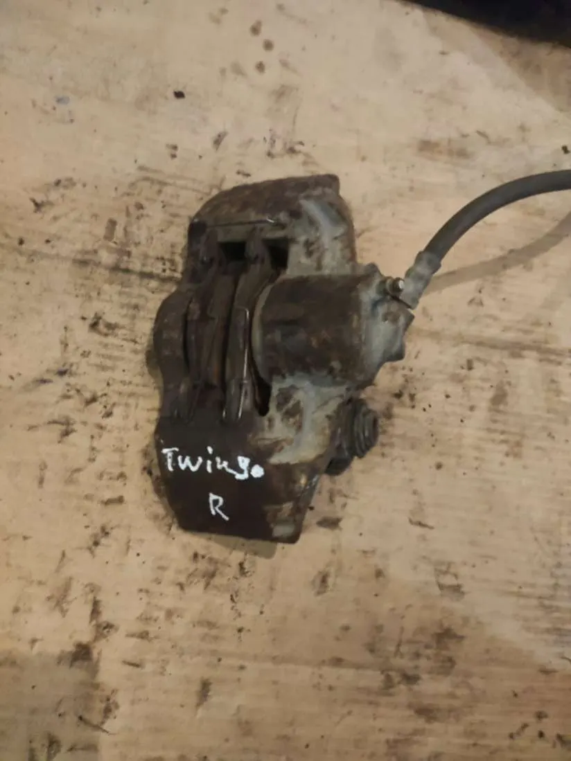 Суппорт тормозной передний правый Renault Twingo 1 поколение
