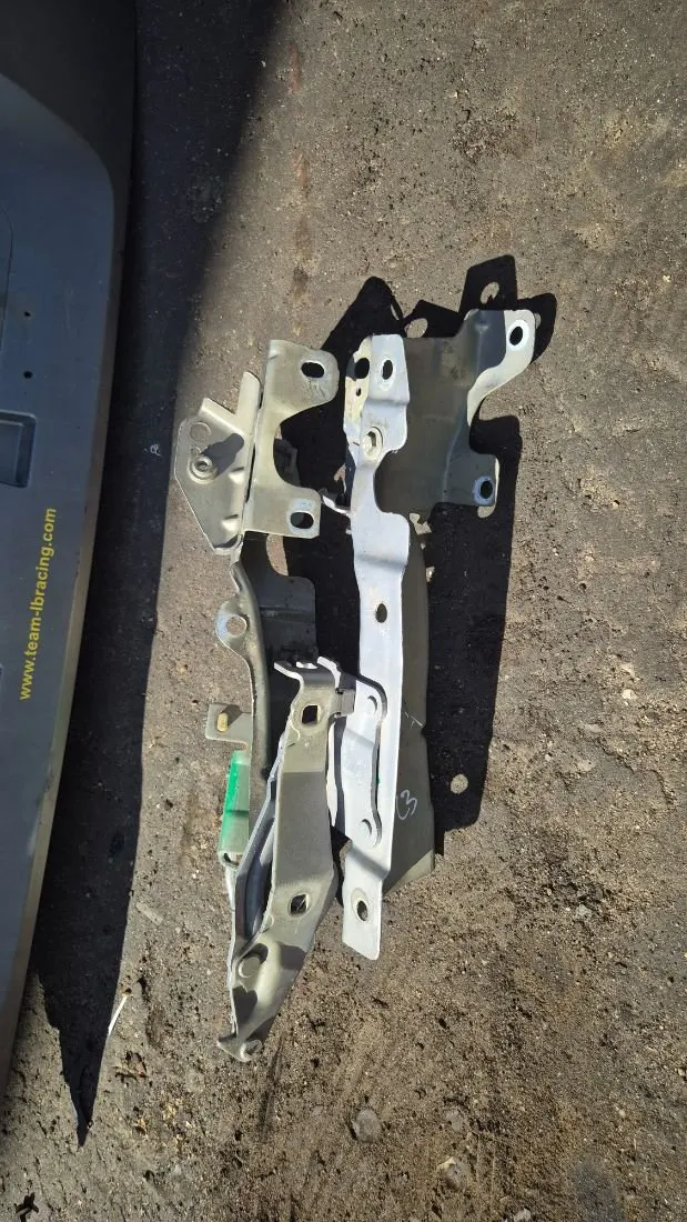 Петля капота левая Renault Scenic 2 поколение