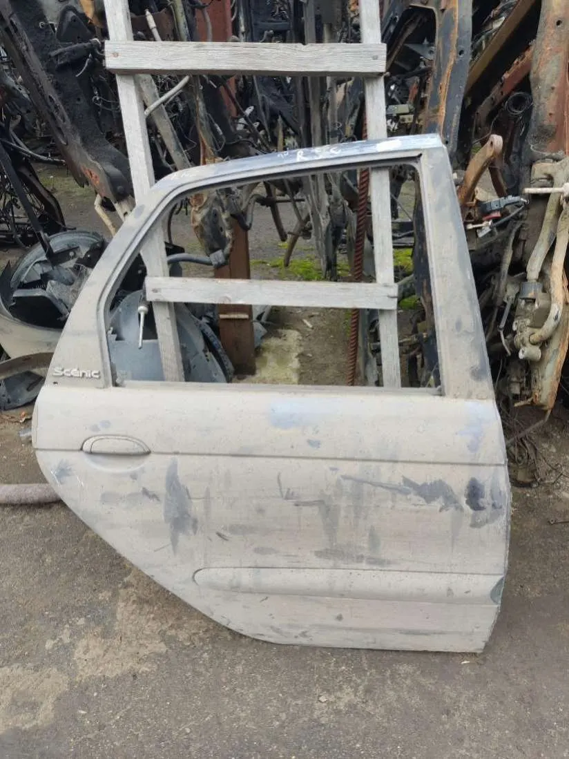 Дверь задняя правая Renault Scenic 1 поколение