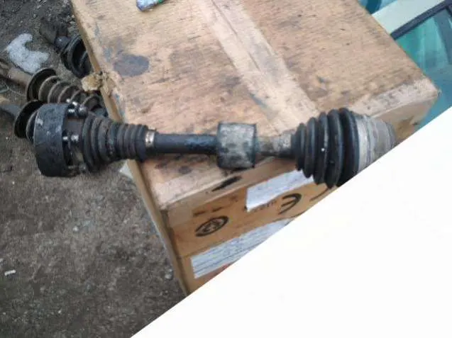 Полуось передняя левая (приводной вал, ШРУС) Volkswagen Golf 4 поколение