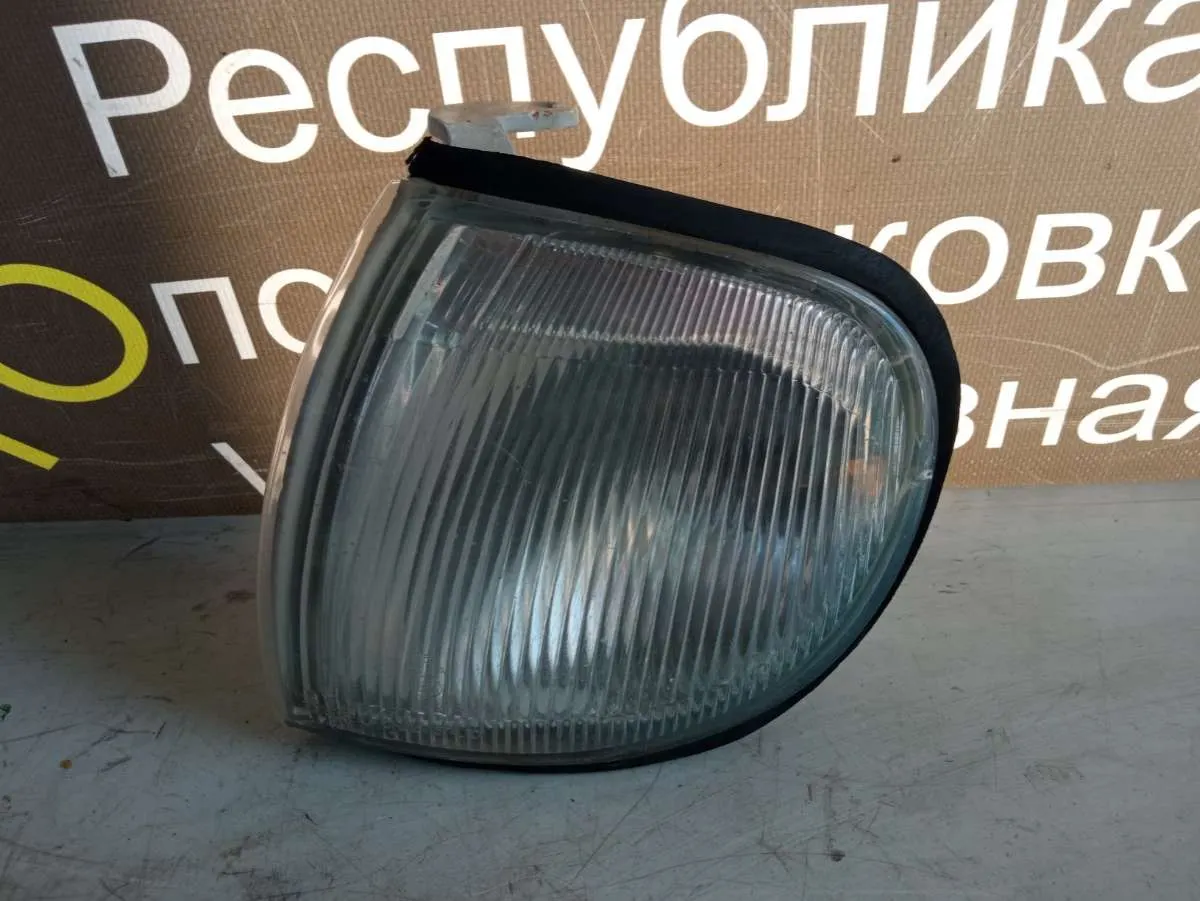 Поворотник левый Nissan Serena C23