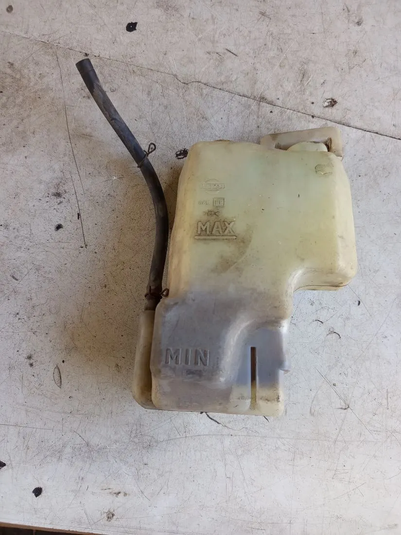 Расширительный бачок Nissan Sunny Y10 — фото 2
