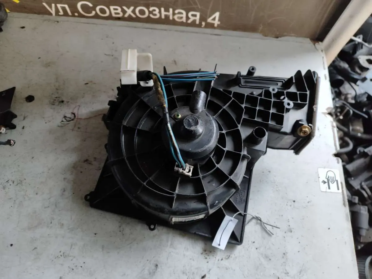 моторчик печки Nissan Almera 2 поколение (N16)