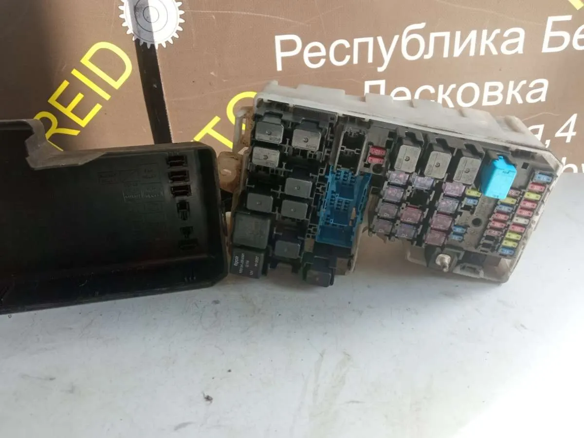 блок предохранителей Mazda 5 1 поколение