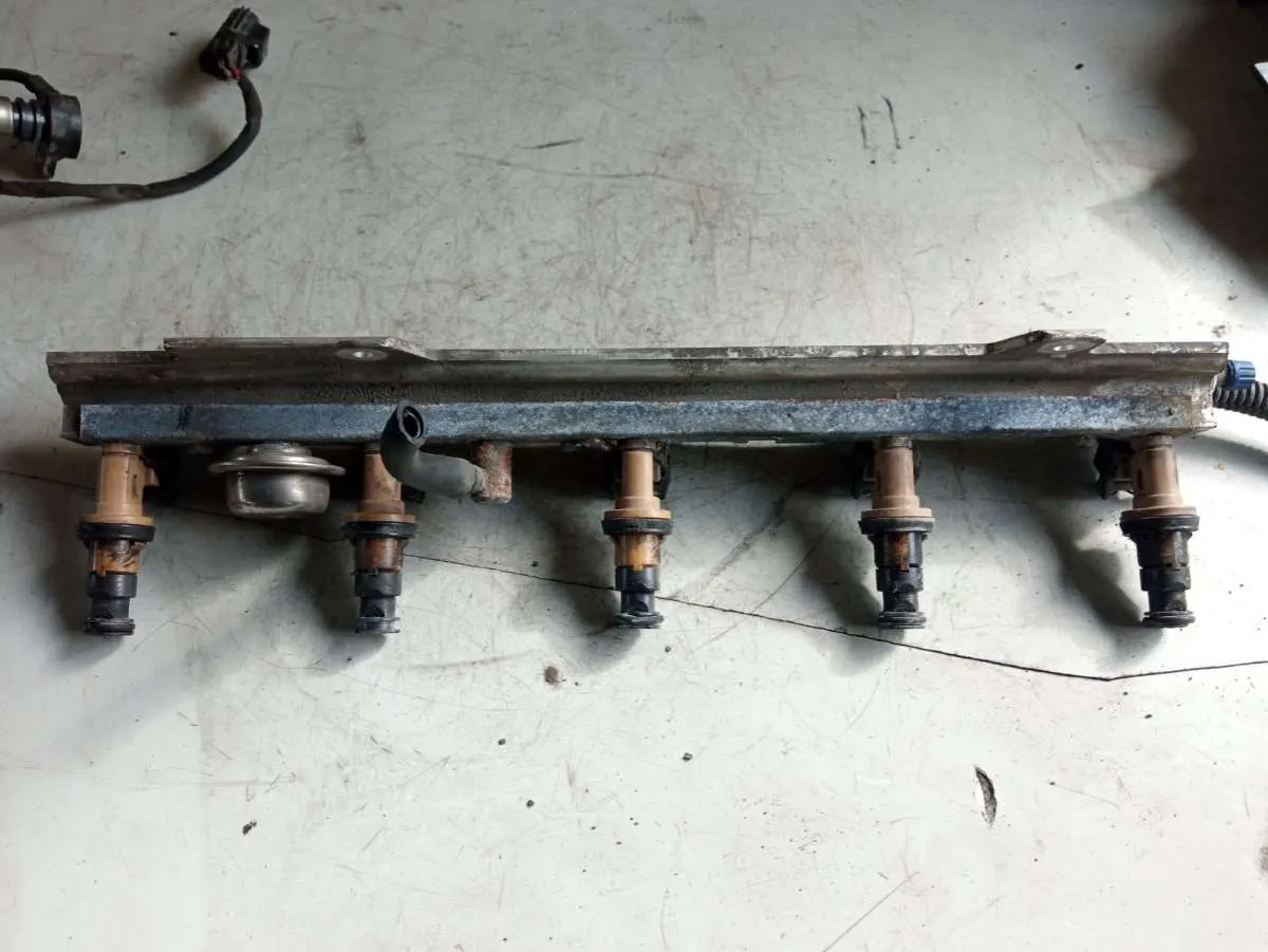 Форсунка бензиновая Volvo S60 1 поколение Denso 9125821