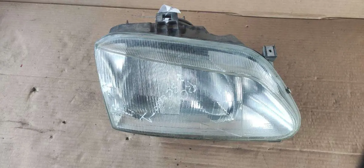 Фара передняя правая Renault Scenic 1 поколение