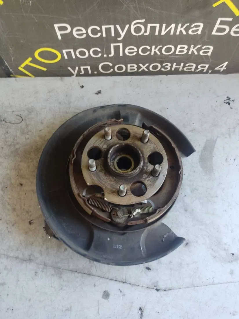 Ступица задняя правая Toyota Sienna 3 поколение