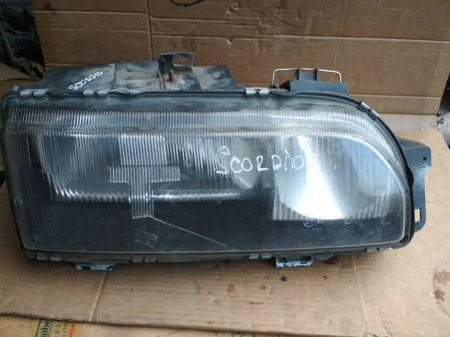 Фара правая Ford Scorpio 1 поколение