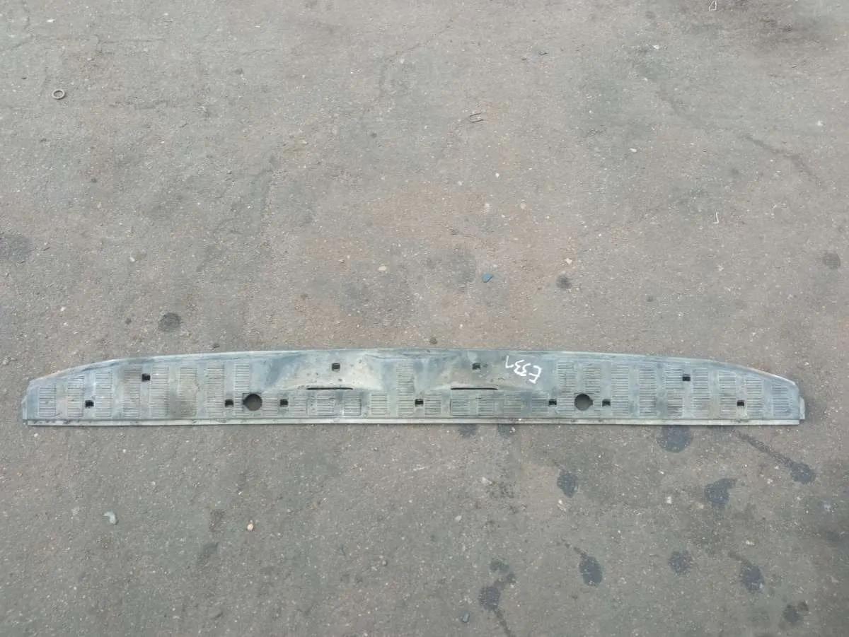 накладка внутренняя на заднюю панель кузова Mercedes-Benz Sprinter 9066860074
