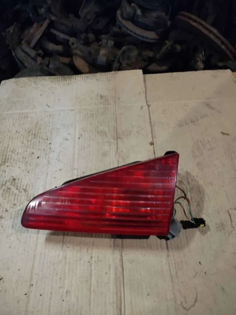 Фонарь крышки багажника правый Peugeot 607 1 поколение