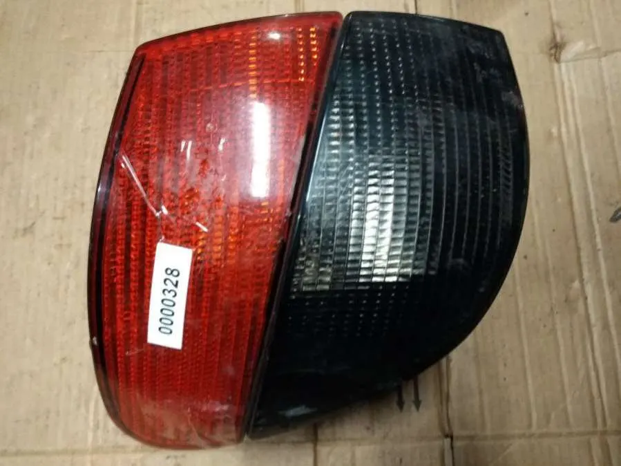 Фонарь задний левый Peugeot 406 1 поколение