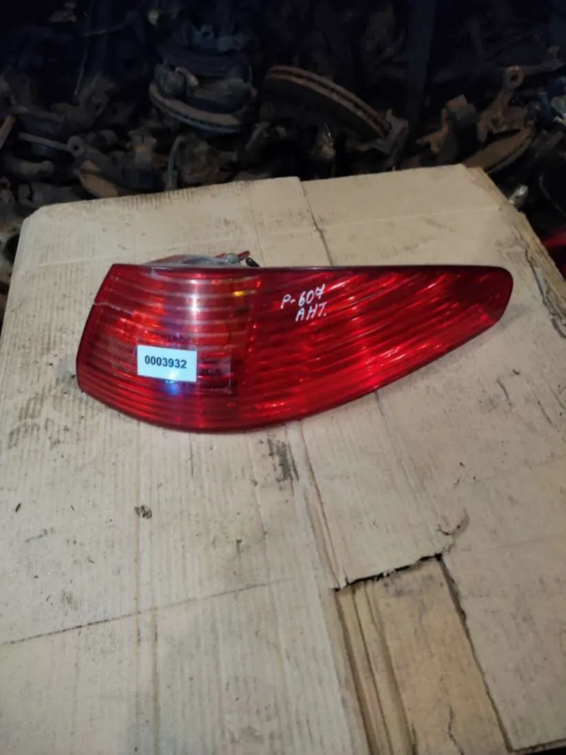 Фонарь задний правый Peugeot 607 1 поколение