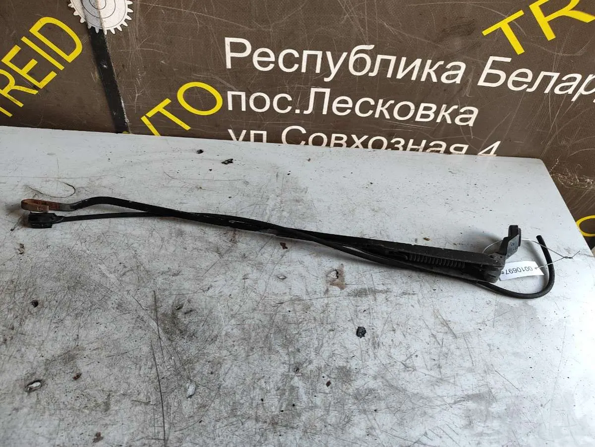 Щеткодержатели (поводок стеклоочистителя, дворник) Mercedes-Benz Vito W638 — фото 2