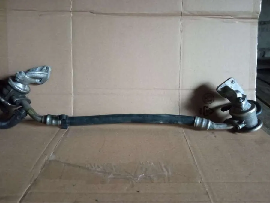 патрубок (трубка) EGR Volkswagen Touareg 1 поколение 077131831F