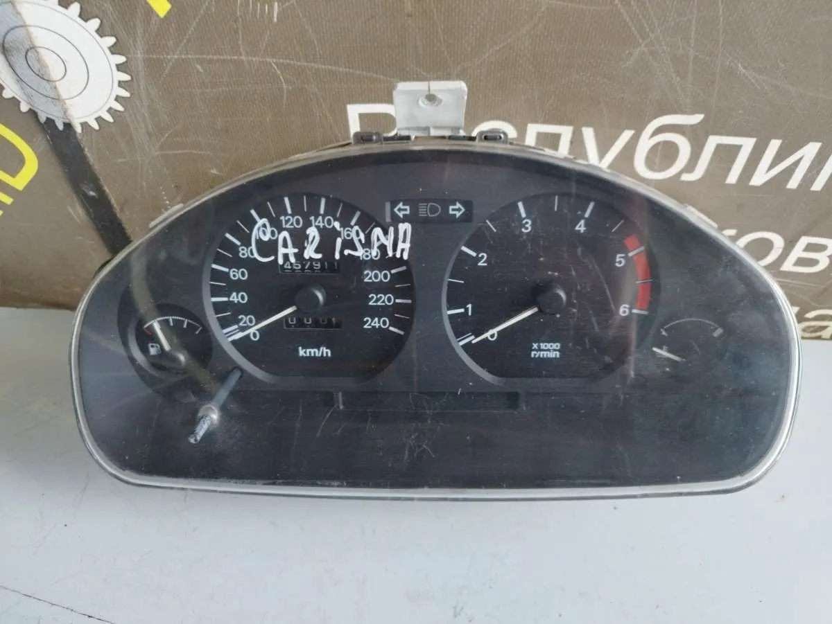 Щиток приборов (приборная панель) Mitsubishi Carisma 1 поколение