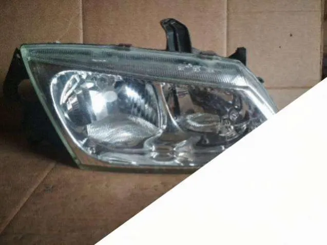 Фара правая Nissan Almera 2 поколение (N16)