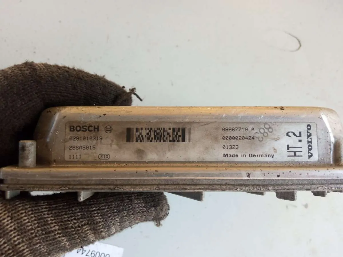 блок управления двигателем Volvo V70 2 поколение 0281010319 — фото 2