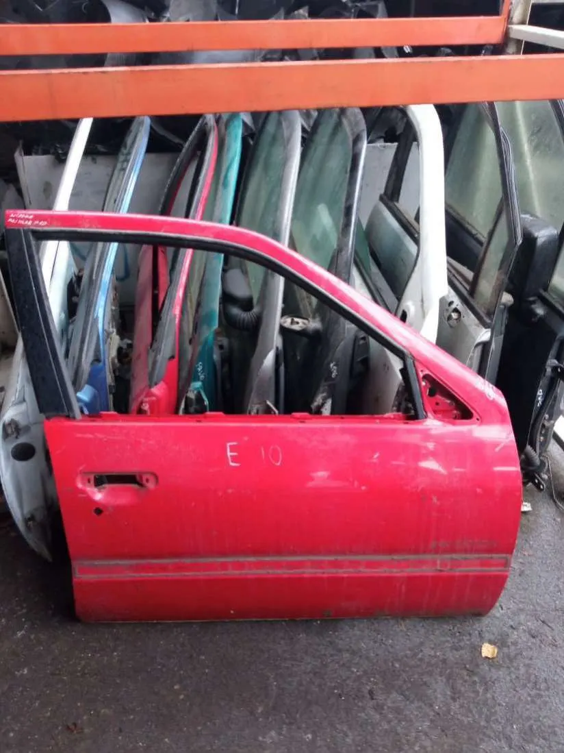 Дверь передняя правая Nissan Primera 1 поколение