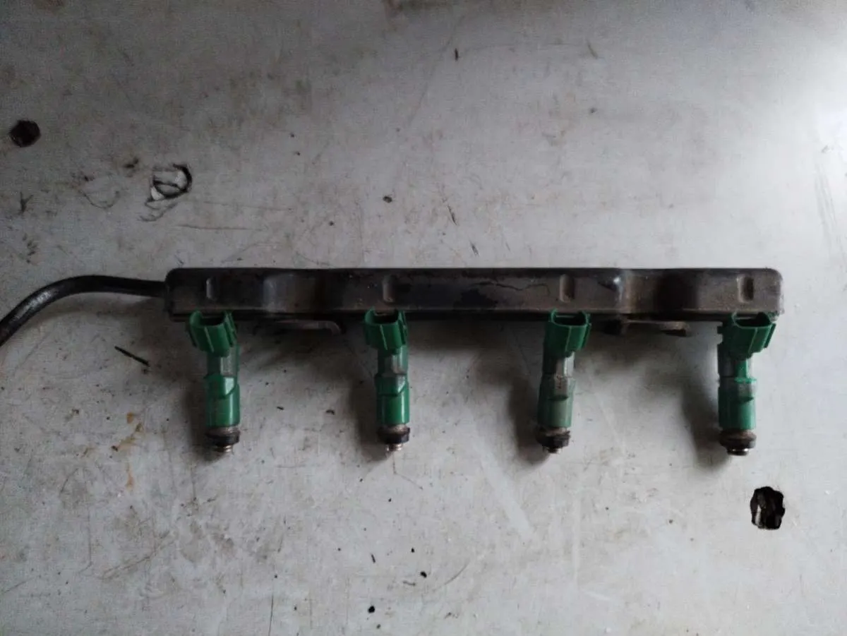 Форсунка бензиновая Toyota Prius 1 поколение 2325021020