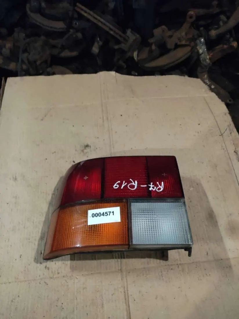 Фонарь задний левый Renault 19 1 поколение